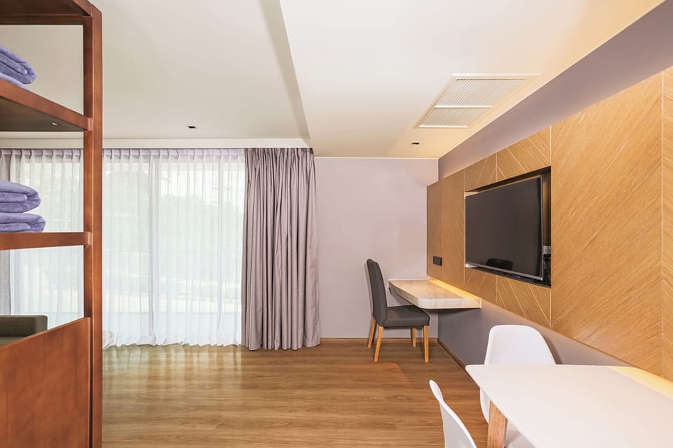 1 bedroom, in-room safe, iron/ironing board, free WiFi