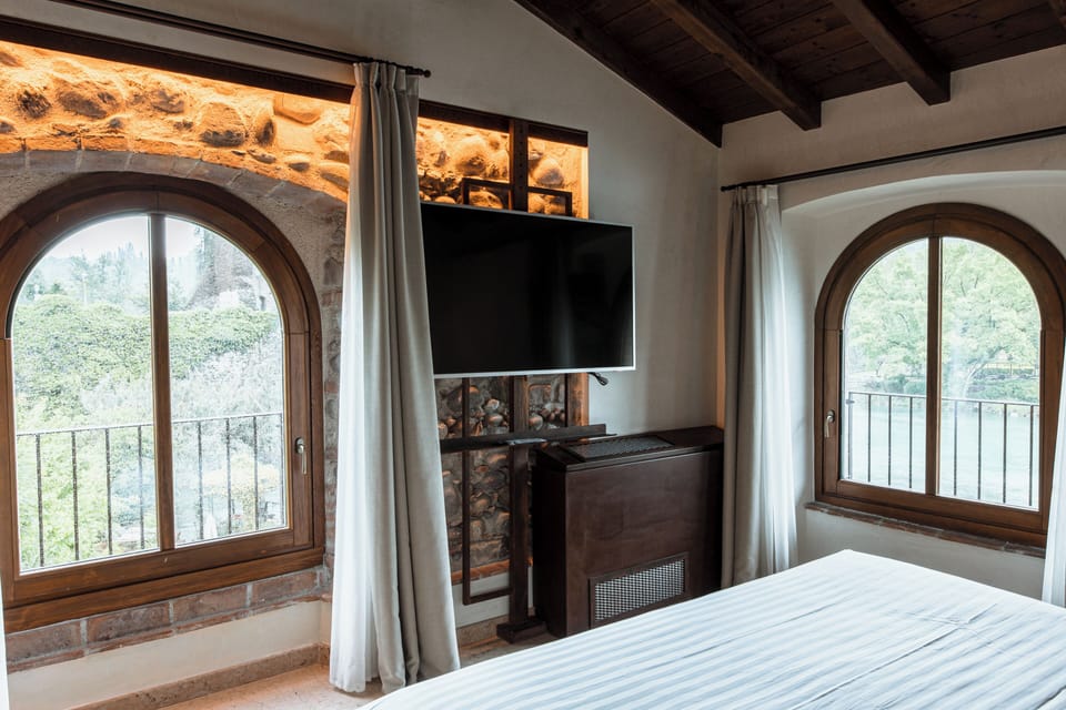 Junior Suite, River View | Down comforters, in-room safe, free WiFi, bed sheets
