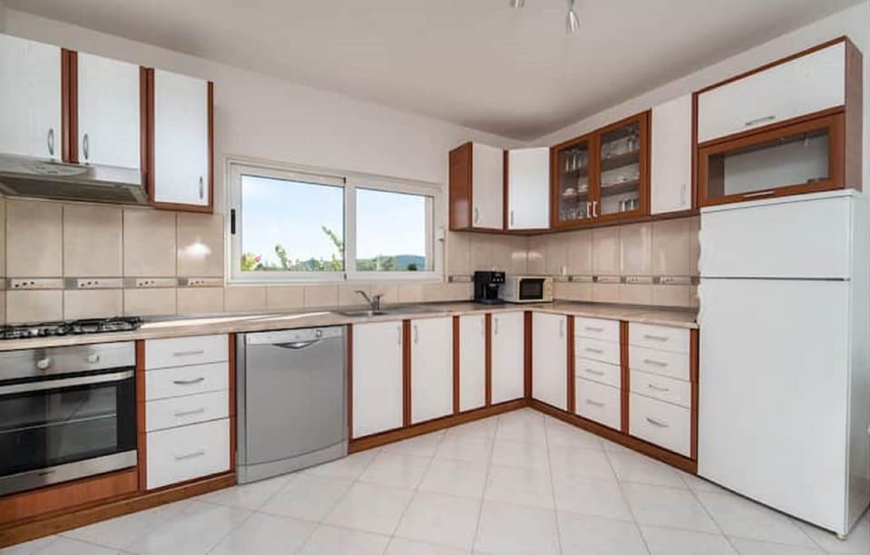 Apartment (Three Bedroom with Balcony Sweet Apar) | Private kitchen | Fridge