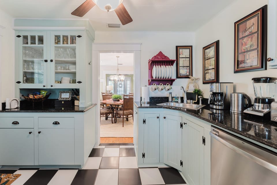 Comfort Bungalow, 2 Bedrooms, Garden View | Private kitchen | Full-size fridge, microwave, oven, stovetop