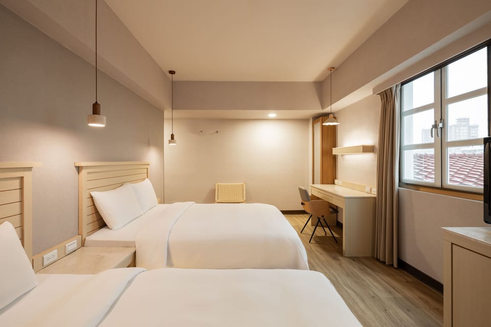 Deluxe Triple Room | Desk, soundproofing, iron/ironing board, free cribs/infant beds