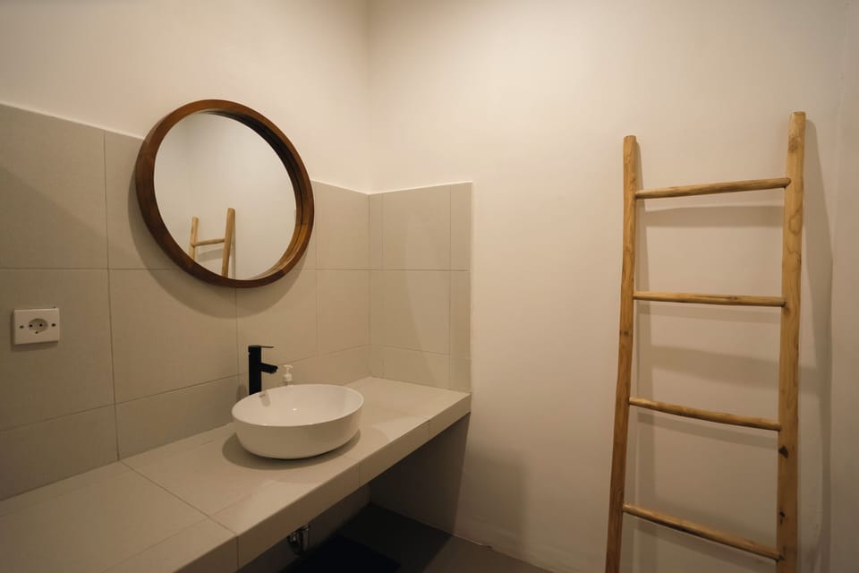 Superior Double Room, Garden View | Bathroom | Shower, towels, soap, shampoo