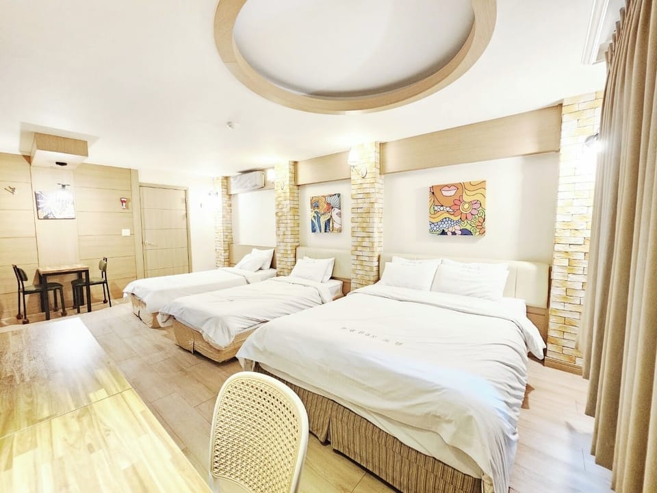 Deluxe Triple Room | Free WiFi, bed sheets