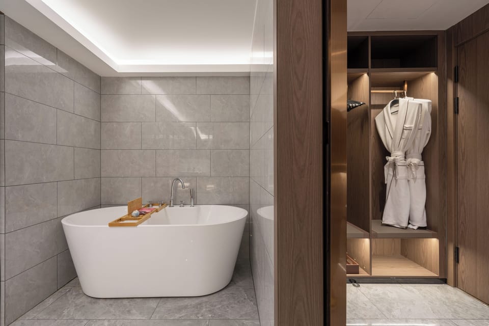 Signature Double Room | Down comforters, minibar (free items), laptop workspace, blackout drapes