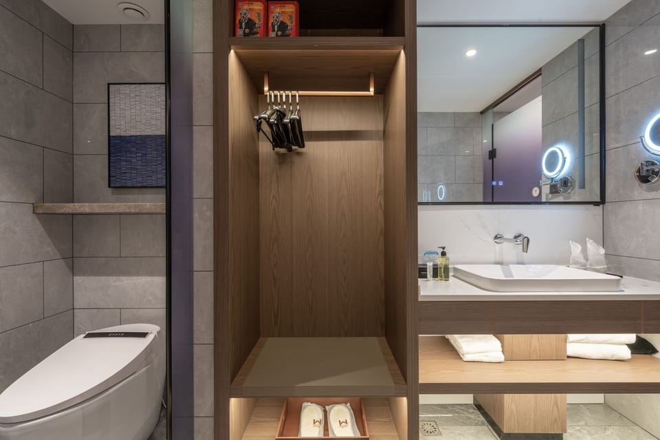 Executive Single Room | Down comforters, minibar (free items), laptop workspace, blackout drapes
