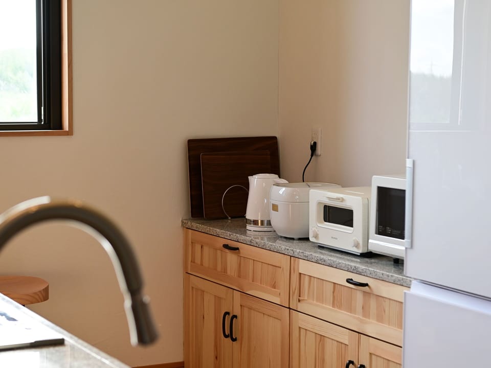 Luxury Villa | Private kitchen | Full-size fridge, microwave, oven, electric kettle