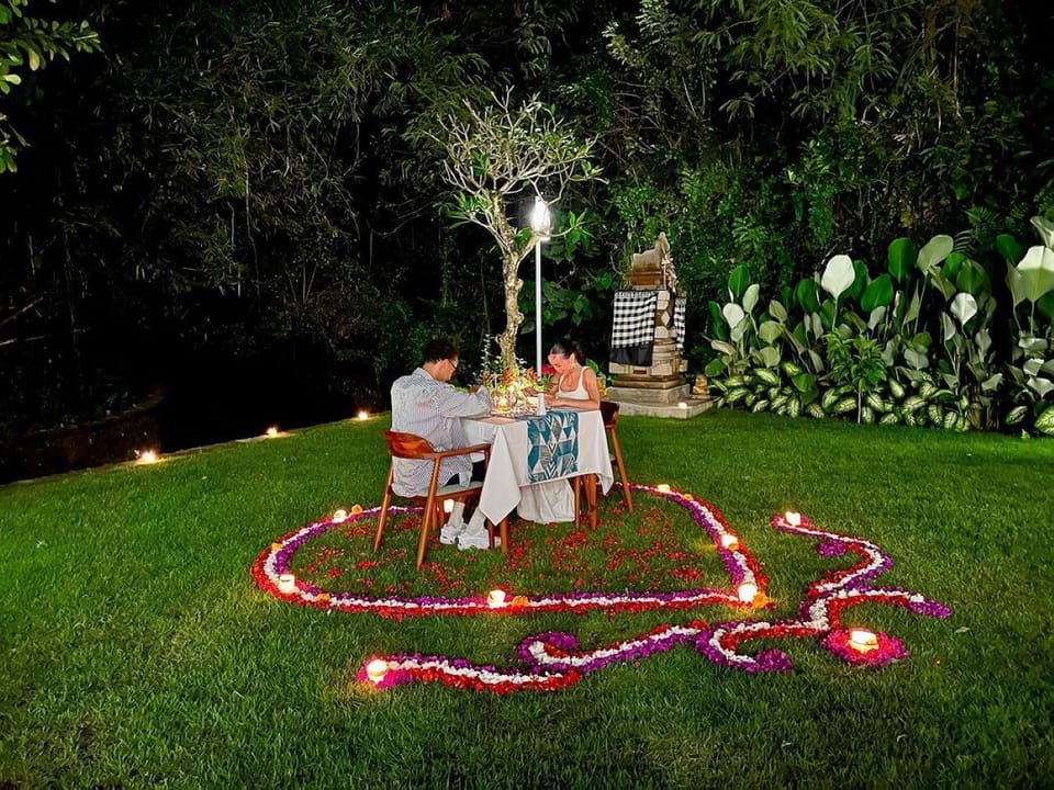 Couples dining
