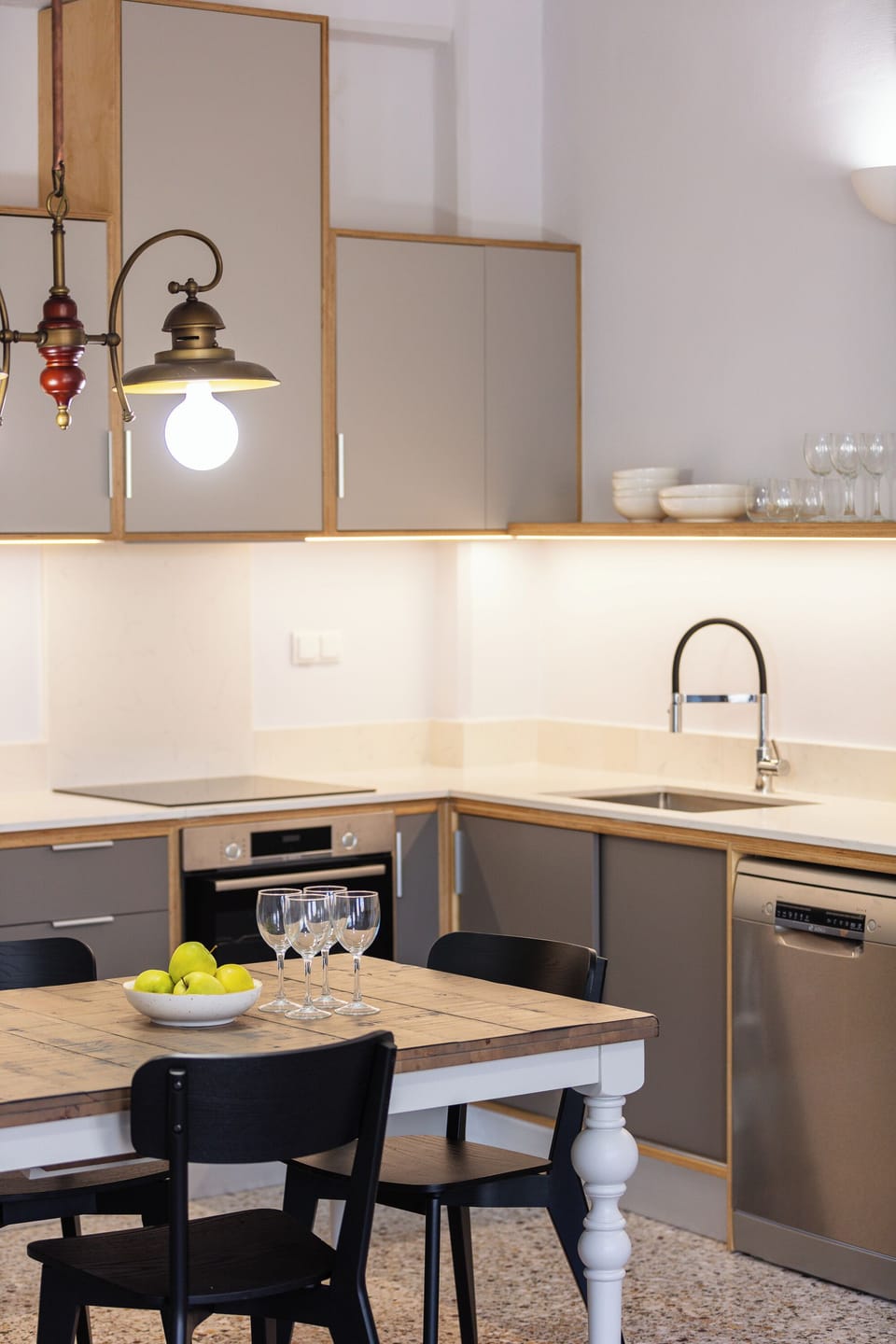 Comfort Apartment, Balcony, City View | Private kitchen | Electric kettle, highchair