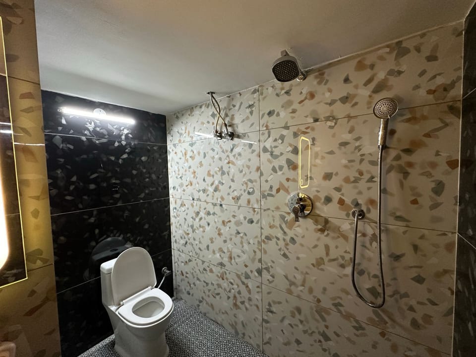 Superior Double Room | Bathroom | Towels