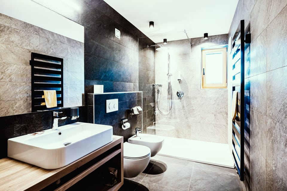 Deluxe Suite, Multiple Beds | Bathroom | Shower, hair dryer, bidet, heated floors