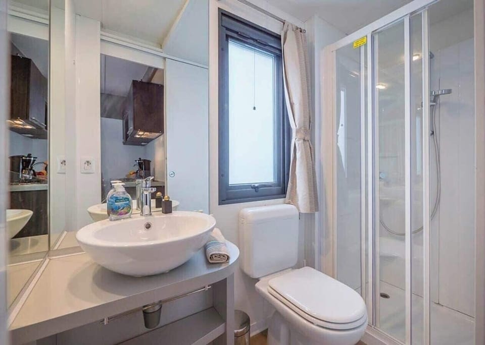 Premium Mobile Home, 3 Bedrooms | Bathroom
