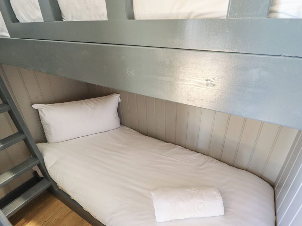 2 bedrooms, individually decorated, individually furnished, free WiFi
