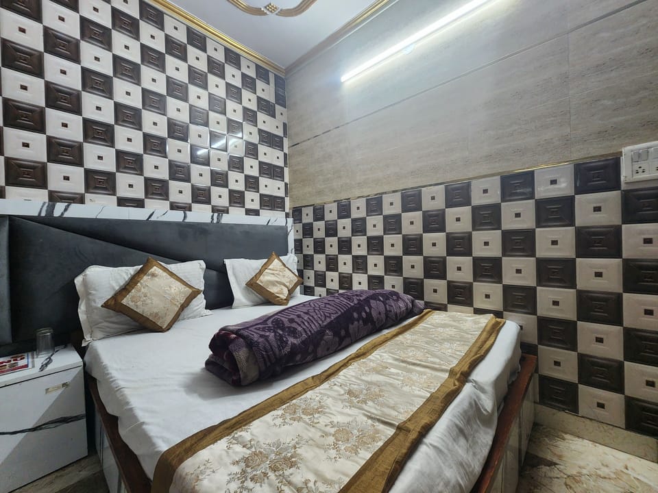 Classic Single Room | Premium bedding, desk, laptop workspace, free WiFi
