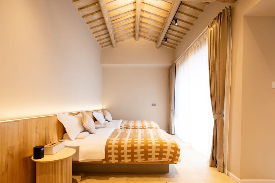 Superior Twin Room, Courtyard View | Premium bedding, down comforters, laptop workspace, blackout drapes