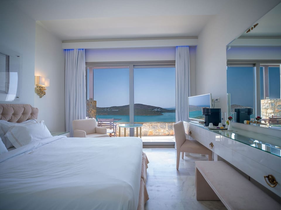 Deluxe Room, Sea View | Minibar, in-room safe, soundproofing, iron/ironing board