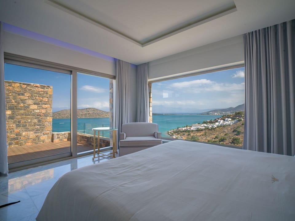 Deluxe Room, Jetted Tub, Sea View | Minibar, in-room safe, soundproofing, iron/ironing board