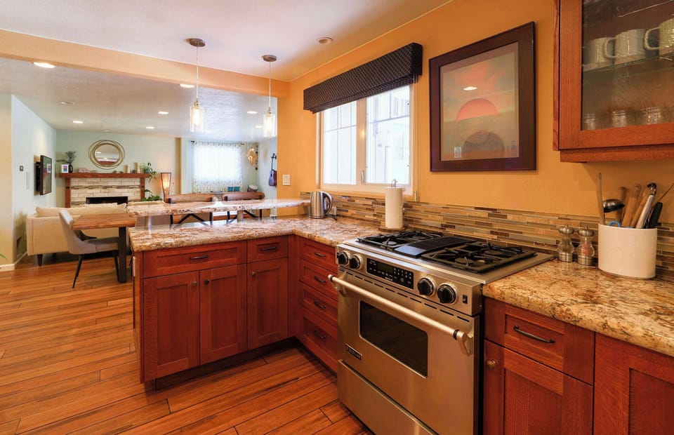 House, Multiple Beds, Fireplace, Mountain View (Tahoe Trail Retreat) | Private kitchen | Fridge, oven, stovetop, dishwasher