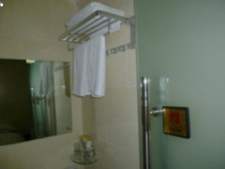 Shower, free toiletries, hair dryer, bidet