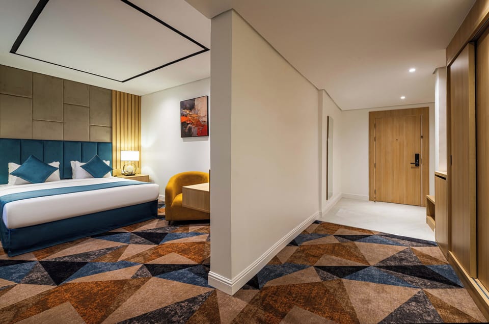 Premium bedding, minibar, soundproofing, iron/ironing board