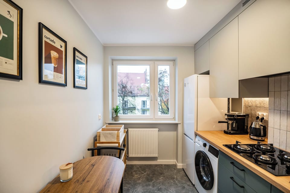 Apartment, Balcony, City View | Private kitchen | Stovetop