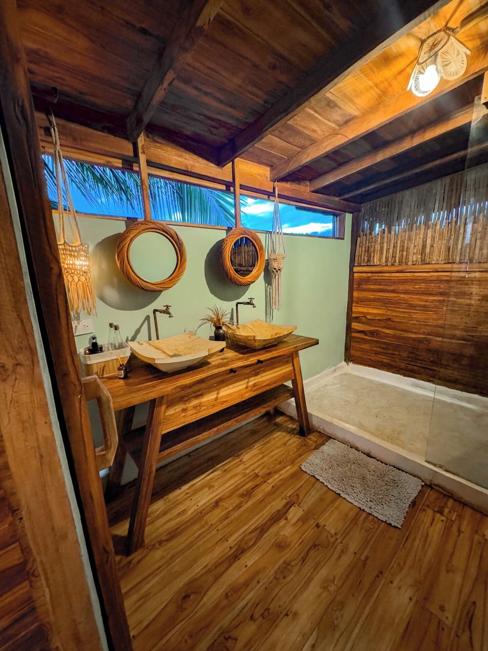 Suite, Sea View