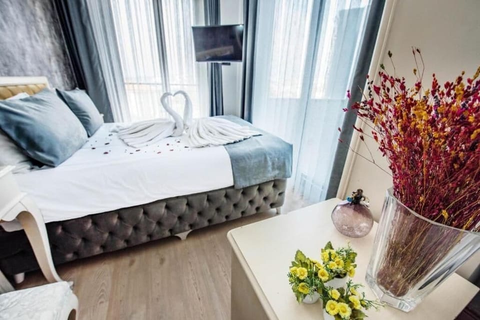Junior Suite with Terrace | Premium bedding, in-room safe, individually furnished, desk