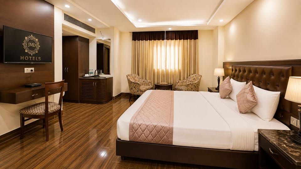 Premium Room | Desk, laptop workspace, soundproofing, WiFi (free)