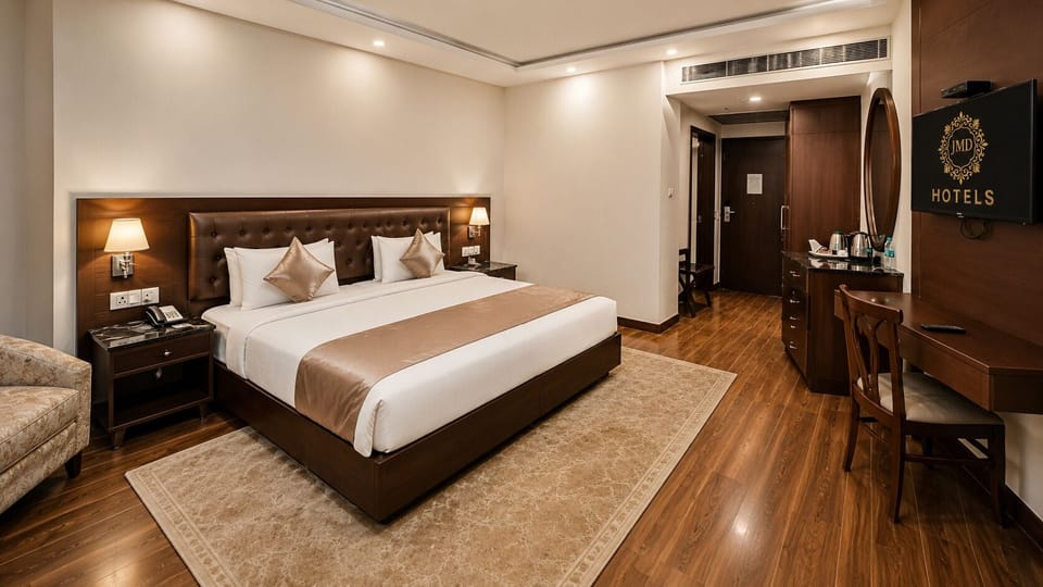 Premium Room | Desk, laptop workspace, soundproofing, WiFi (free)