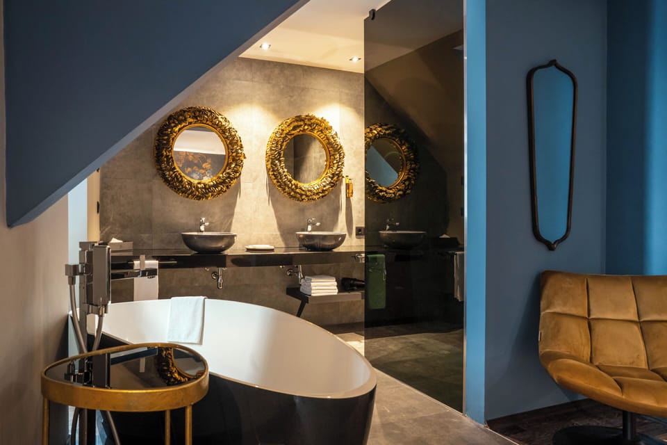 Fabulous Suite | Bathroom | Free toiletries, hair dryer, slippers, towels