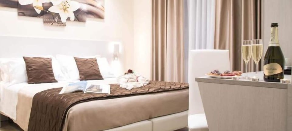Deluxe Room | Desk, soundproofing, free WiFi