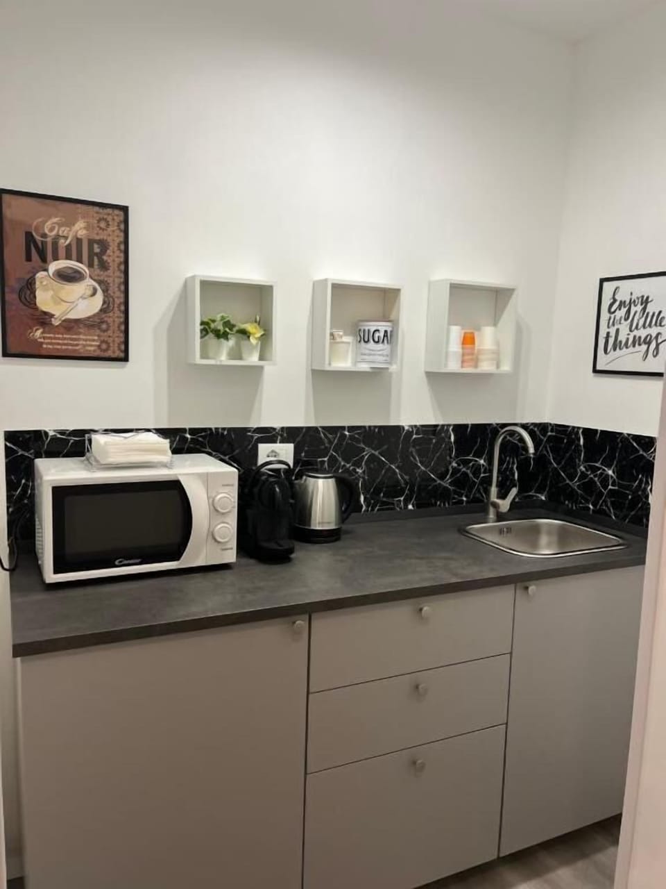 Deluxe Double or Twin Room | Microwave