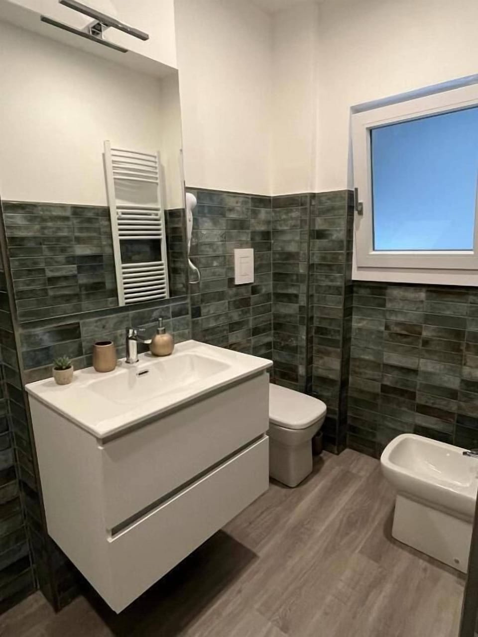 Deluxe Double or Twin Room | Bathroom | Shower, rainfall showerhead, hair dryer, bidet