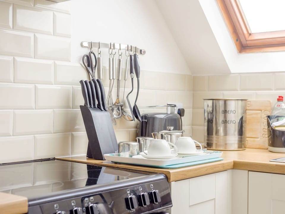 Fridge, microwave, dishwasher, cookware/dishes/utensils