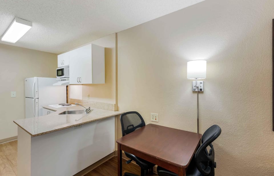 Studio, 2 Double Beds, Non Smoking | Private kitchen | Coffee/tea maker, fridge, microwave, stovetop