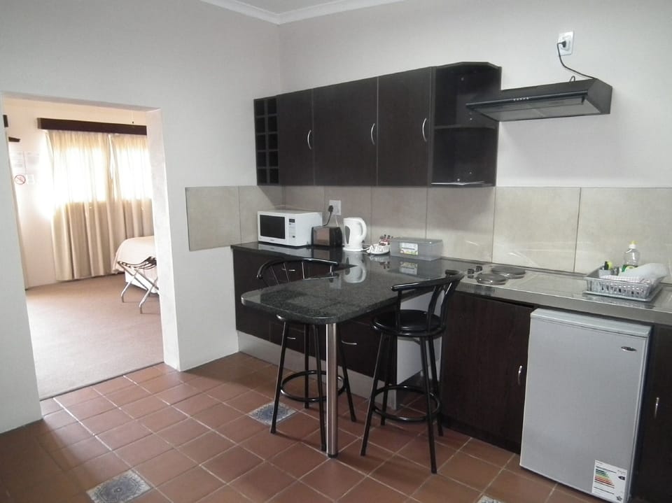 Luxury Cottage (with S/C) | Private kitchen | Fridge, electric kettle