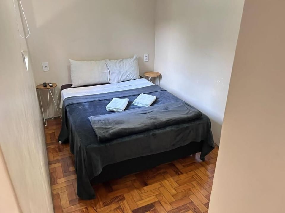 Double bed room with private bathroom and air conditioning | Iron/ironing board, free WiFi, bed sheets