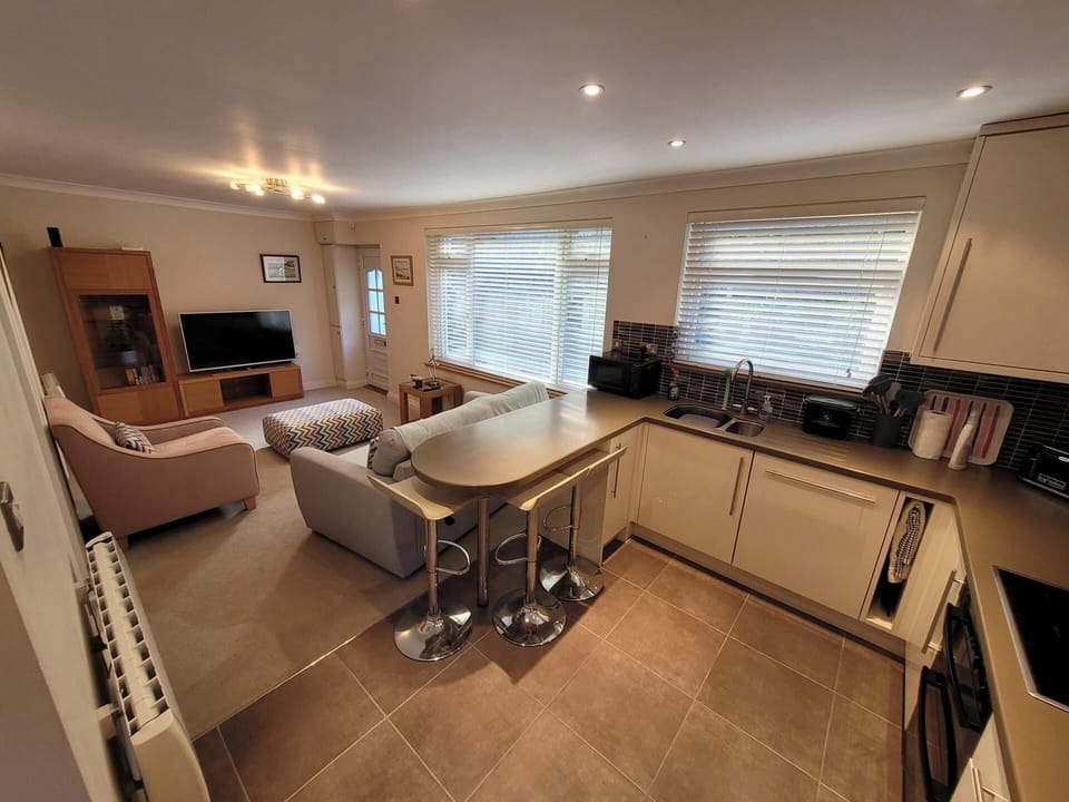 Cottage | Living area | TV