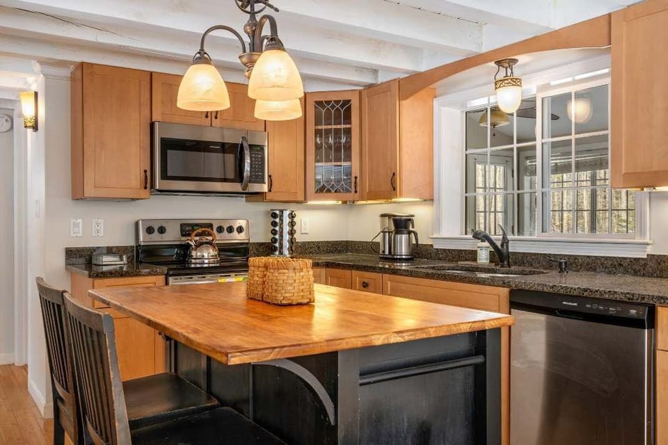 House, Multiple Beds, Kitchen, Garden View (Good Tidings) | Private kitchen | Fridge, microwave, oven, stovetop