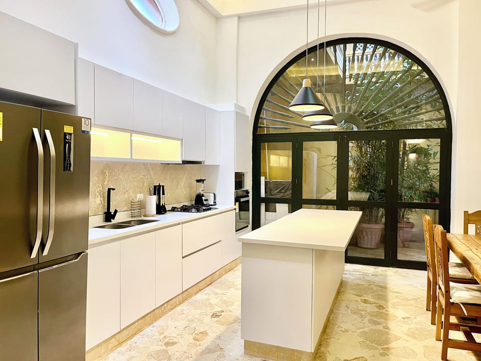 Design Apartment | Private kitchen | Fridge, stovetop, cookware/dishes/utensils