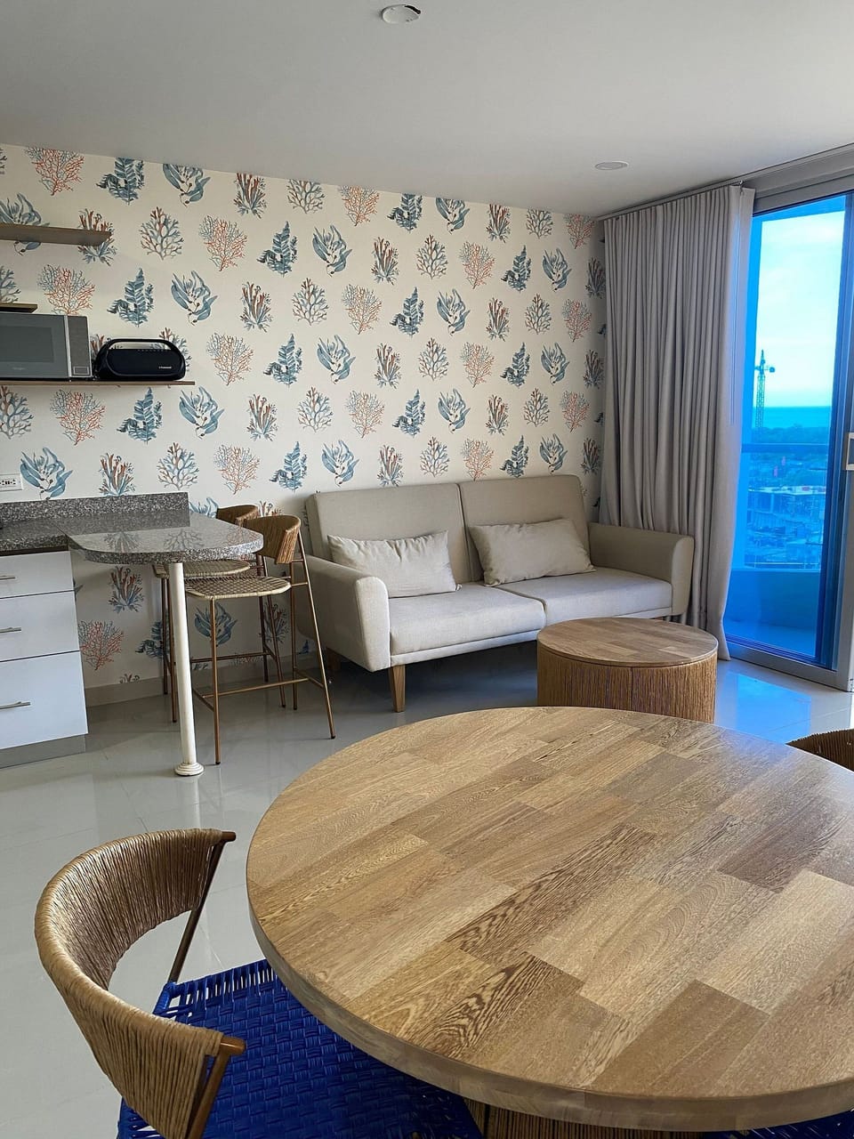 Apartment, 2 Bedrooms | Living area | 43-inch Smart TV with satellite channels