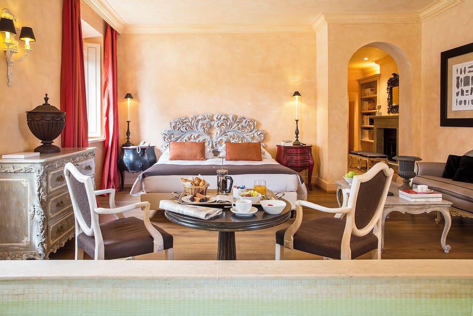 Superior Suite | Minibar, in-room safe, desk, laptop workspace