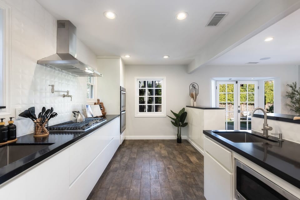 Family House | Private kitchen | Fridge, microwave, oven, stovetop