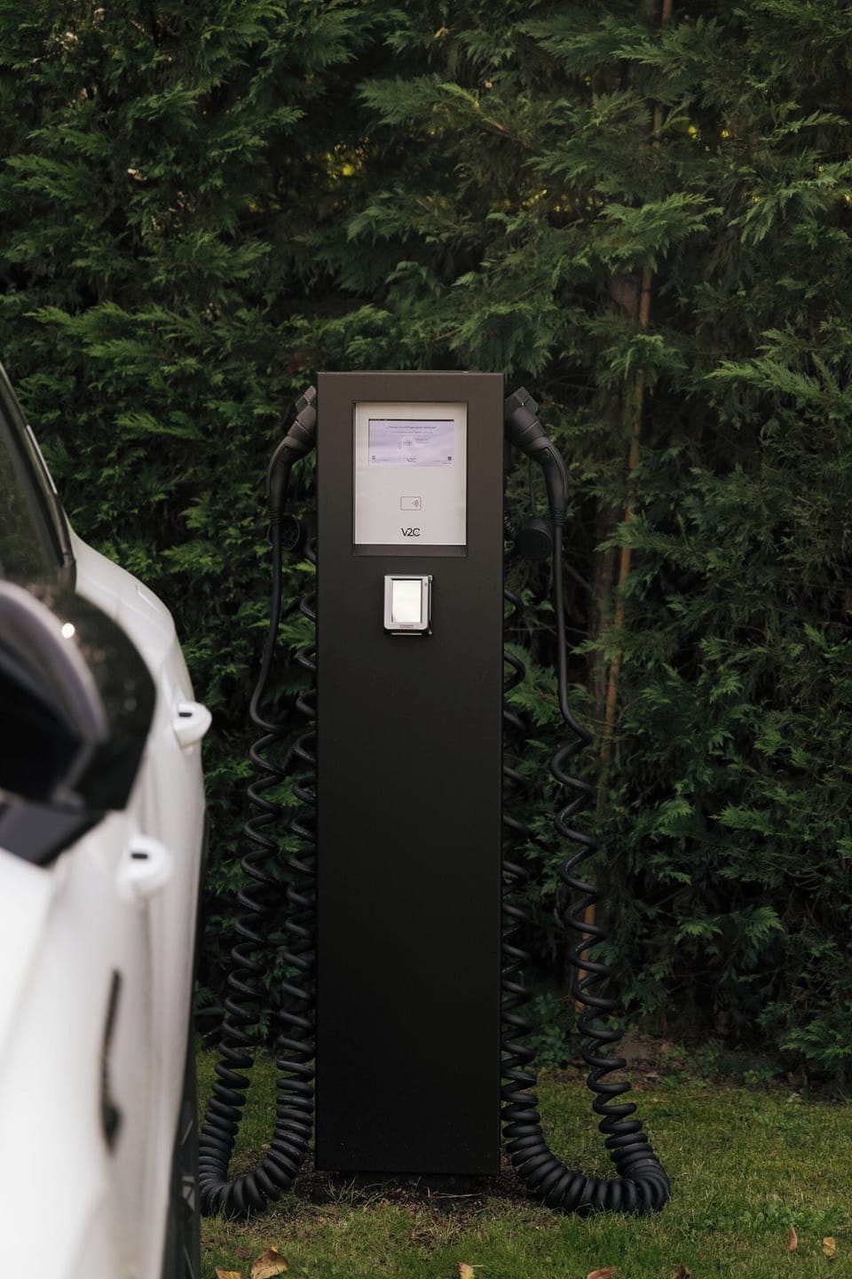 Electric vehicle charging station