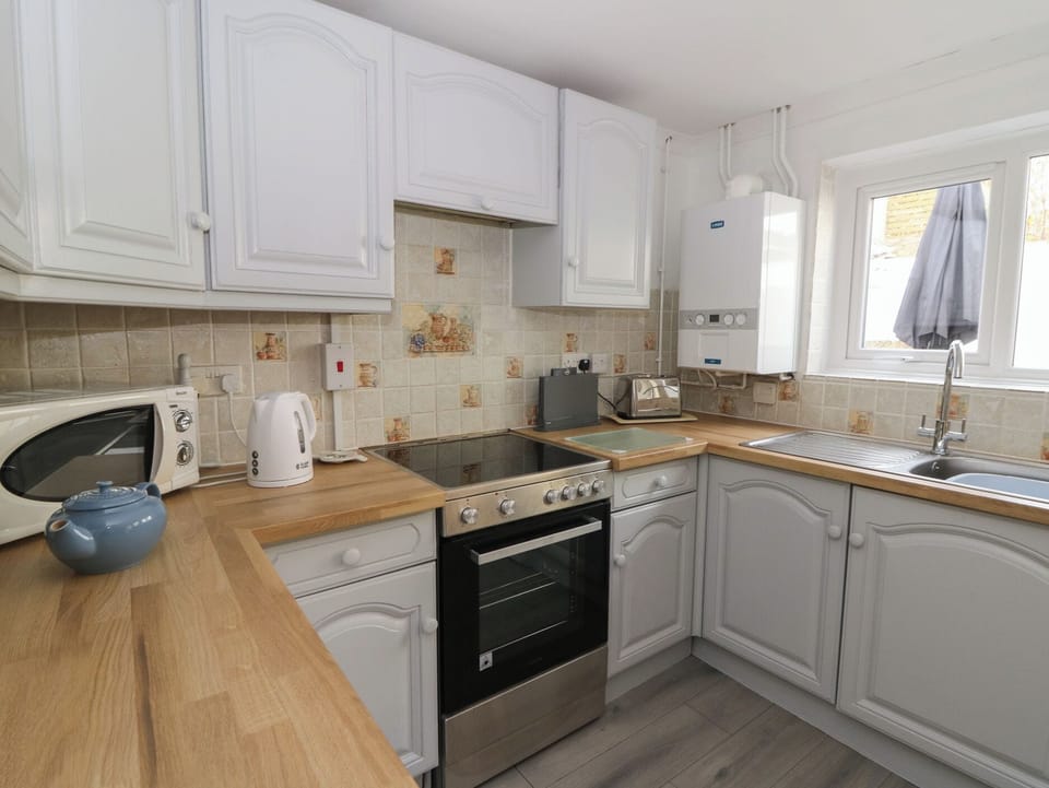 Fridge, microwave, dishwasher, toaster