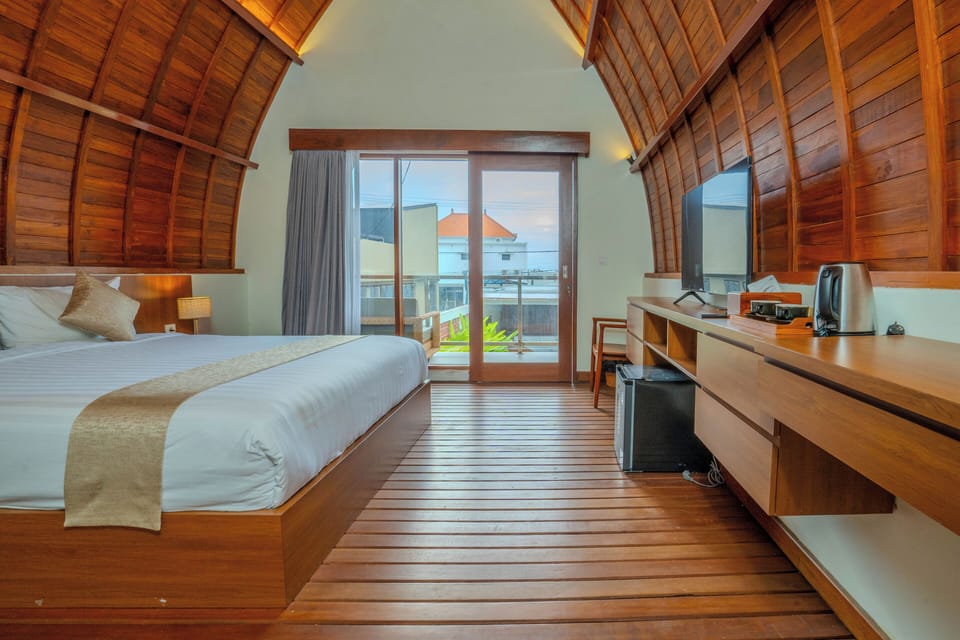 Deluxe Double Room | In-room safe, laptop workspace, iron/ironing board, free WiFi