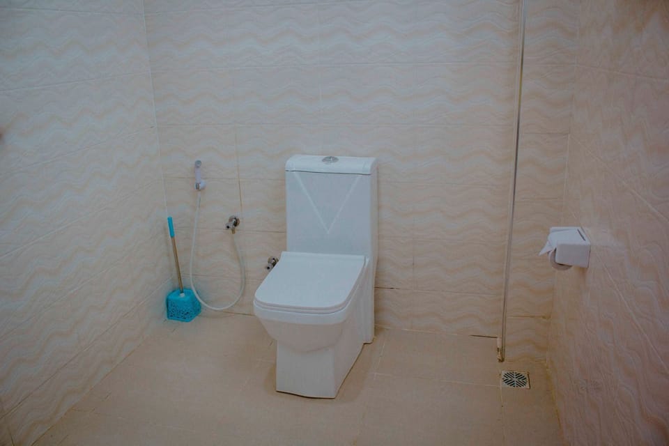 Standard Single Room | Bathroom | Shower, towels, soap, shampoo