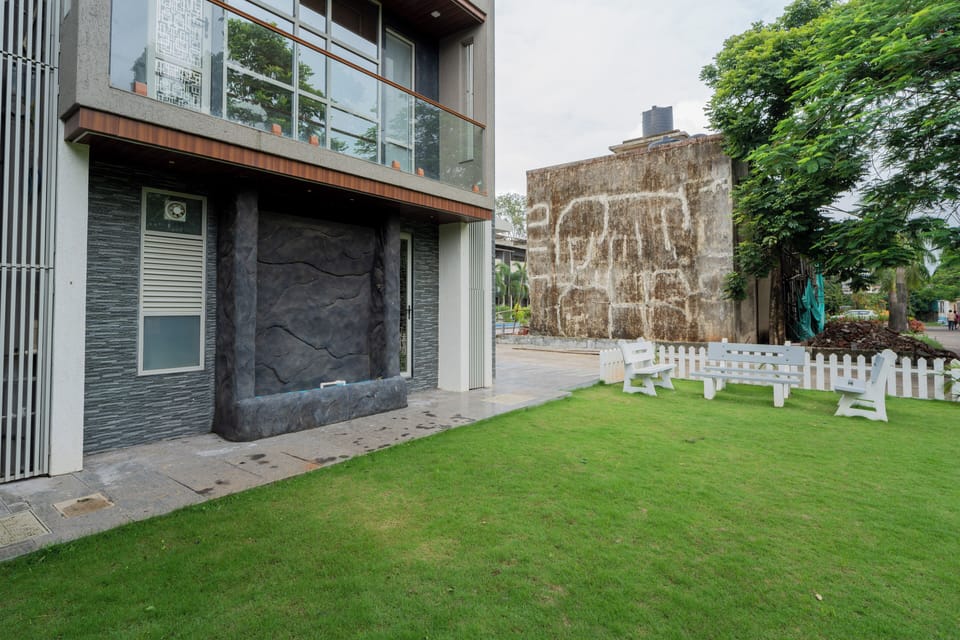Alaya Stays 3-BHK with Pool near Khandala Hills - Imperial Serenia Hotel in Lonavla