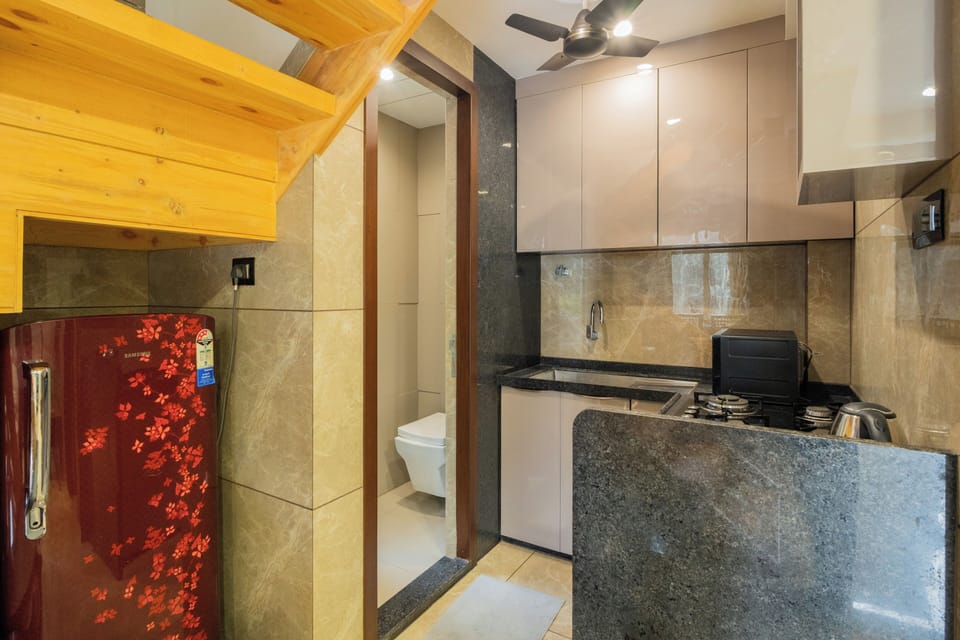 Deluxe Room, Balcony, City View | Private kitchenette