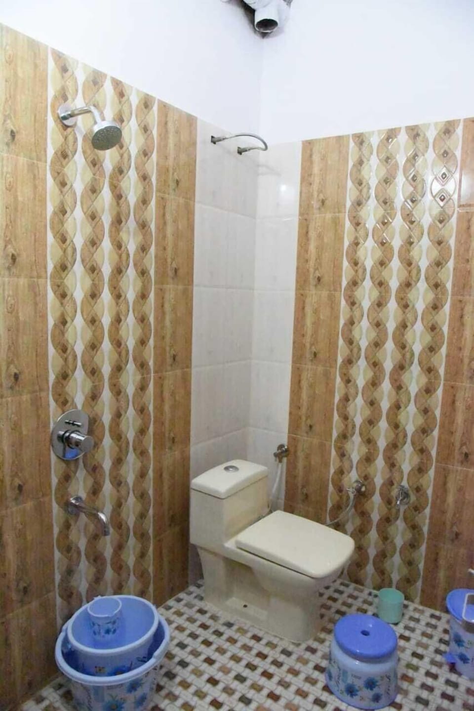 Shower, free toiletries, towels, soap