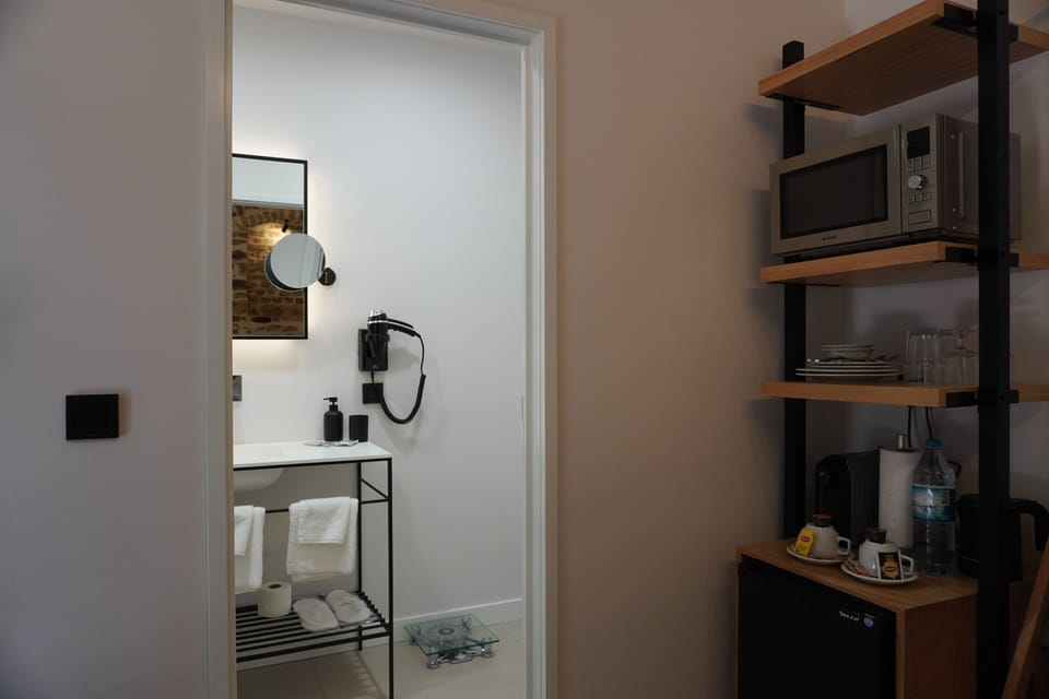 Small Studio - Additional Building | Bathroom | Shower, rainfall showerhead, eco-friendly toiletries, hair dryer